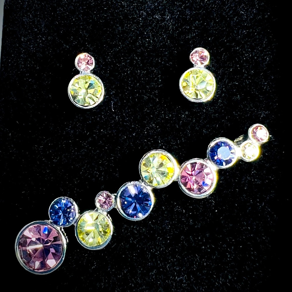 Earrings & Pendant Set. Stud earrings and matching pendant.